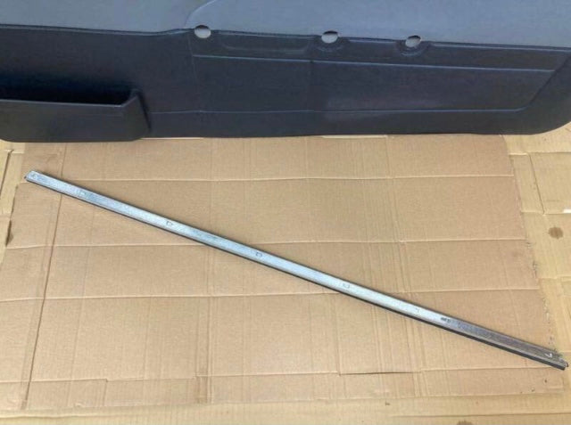 AE86 Weatherstips Front Door Glass Trim