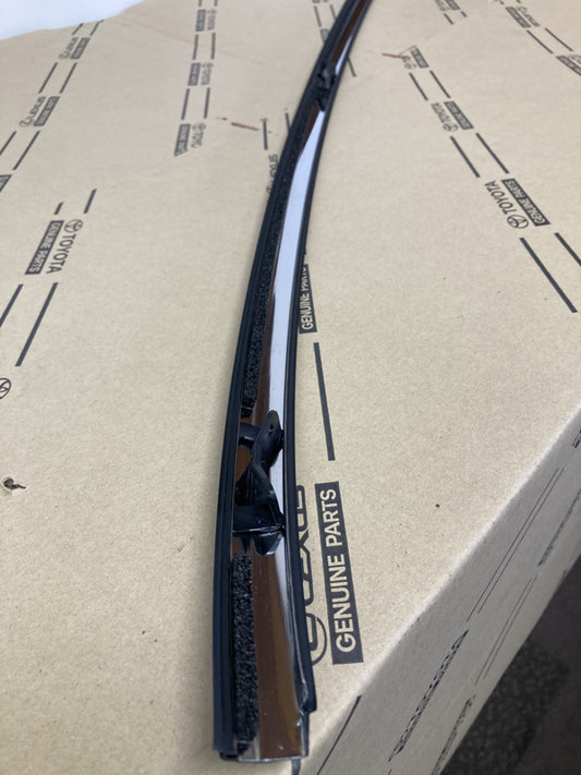 Toyota AE86 Windshield top moulding trim
