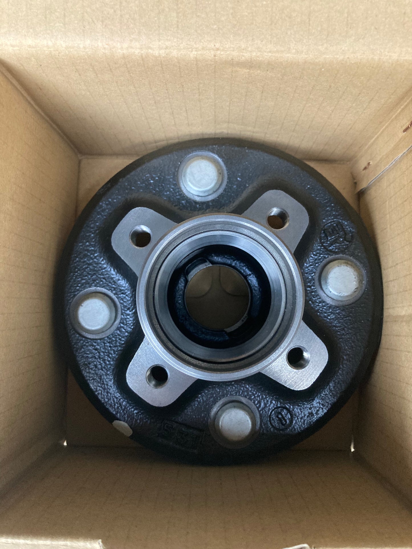 Toyota Sprinter AE86 front hubs