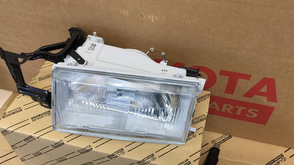 Toyota Sprinter AE86 Levin Kouki Headlamps