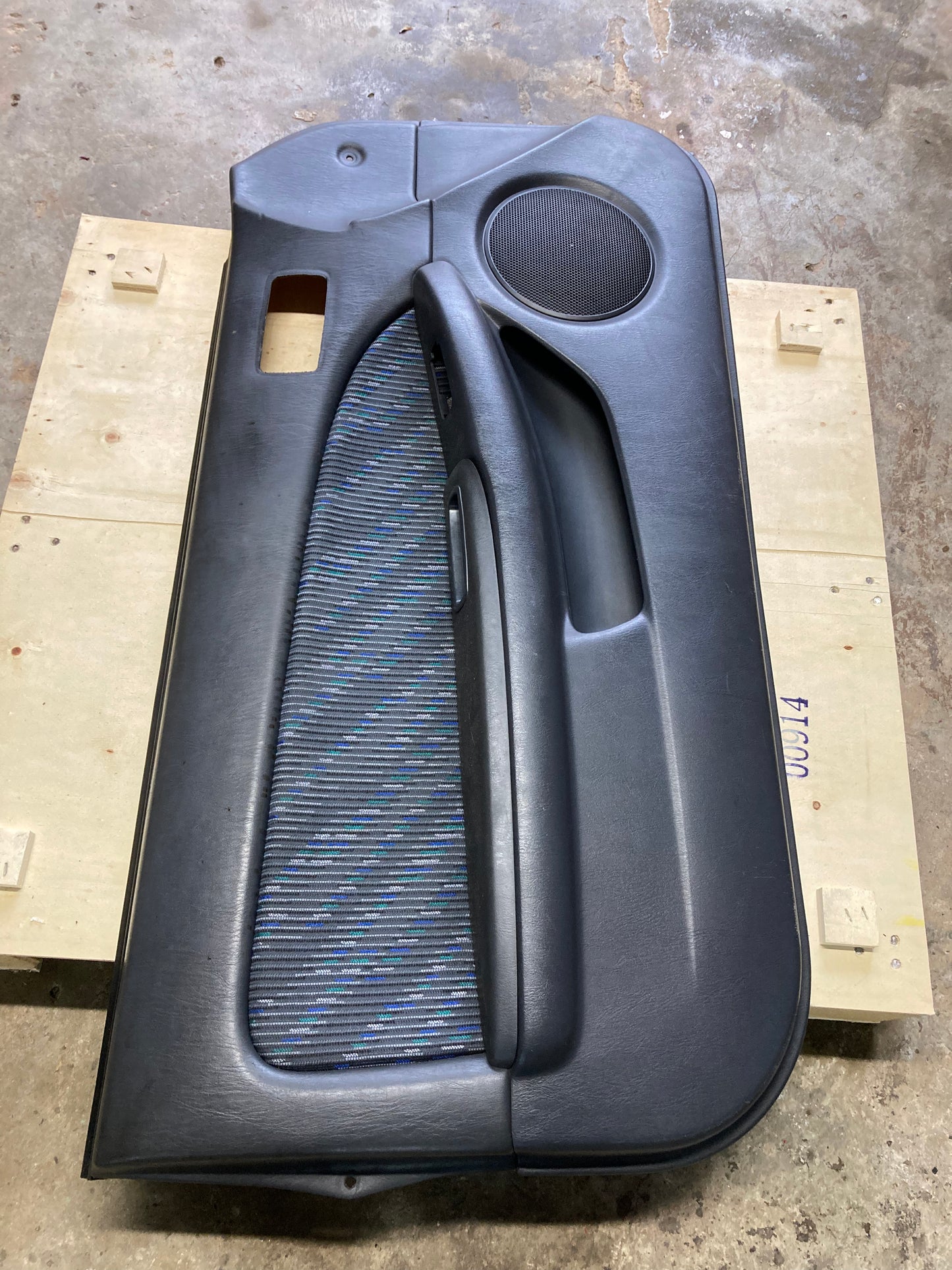 Toyota Corolla AE111 Levin/Sprinter Trueno Door cards