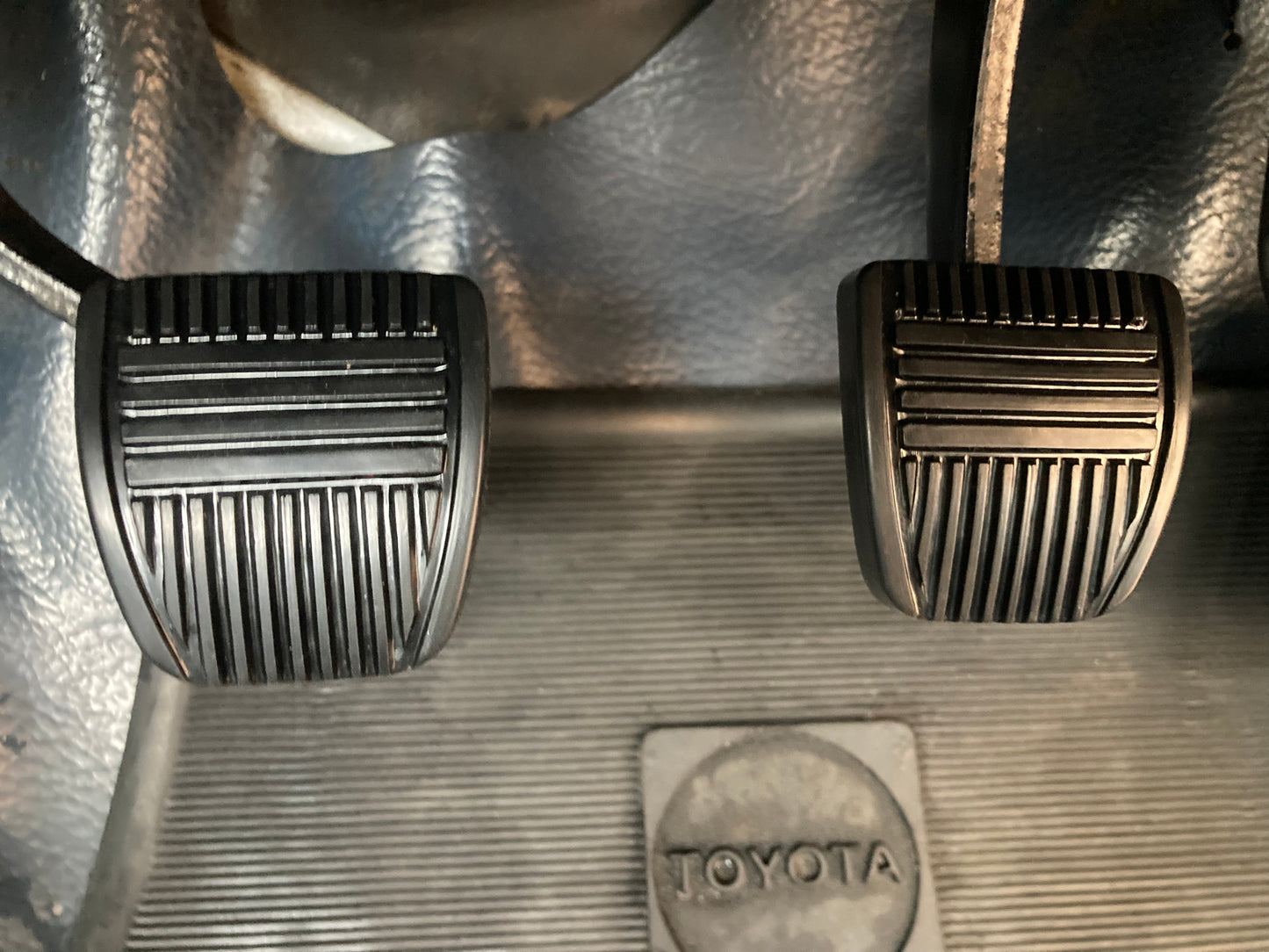 Toyota Hilux 83-87 Rubber pedals